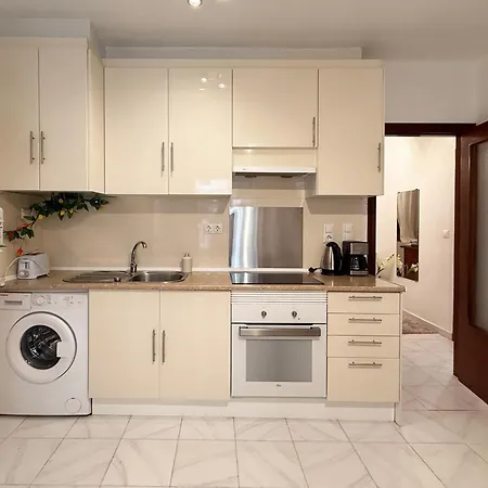 Cozy 1 Bedroom In The Center Of Close To The Del Cura